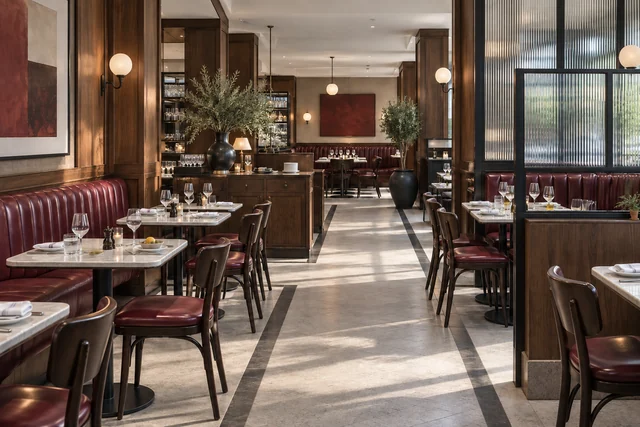 Restaurant — Bistrot contemporain. Bordeaux · noyer · crème