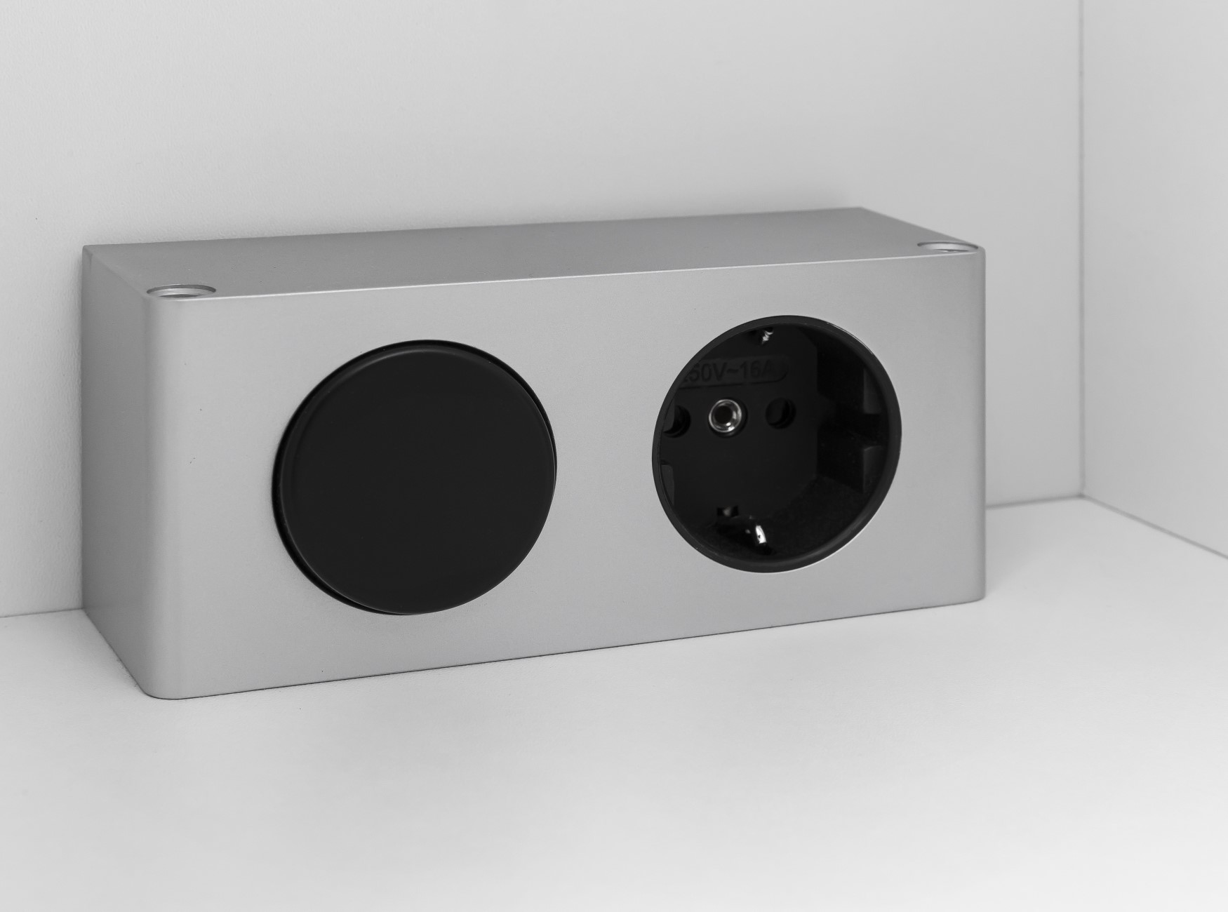 Armoire de toilette Kornel/Luna 80cm 3 portes & éclairage LED - gris graphite - Image 3