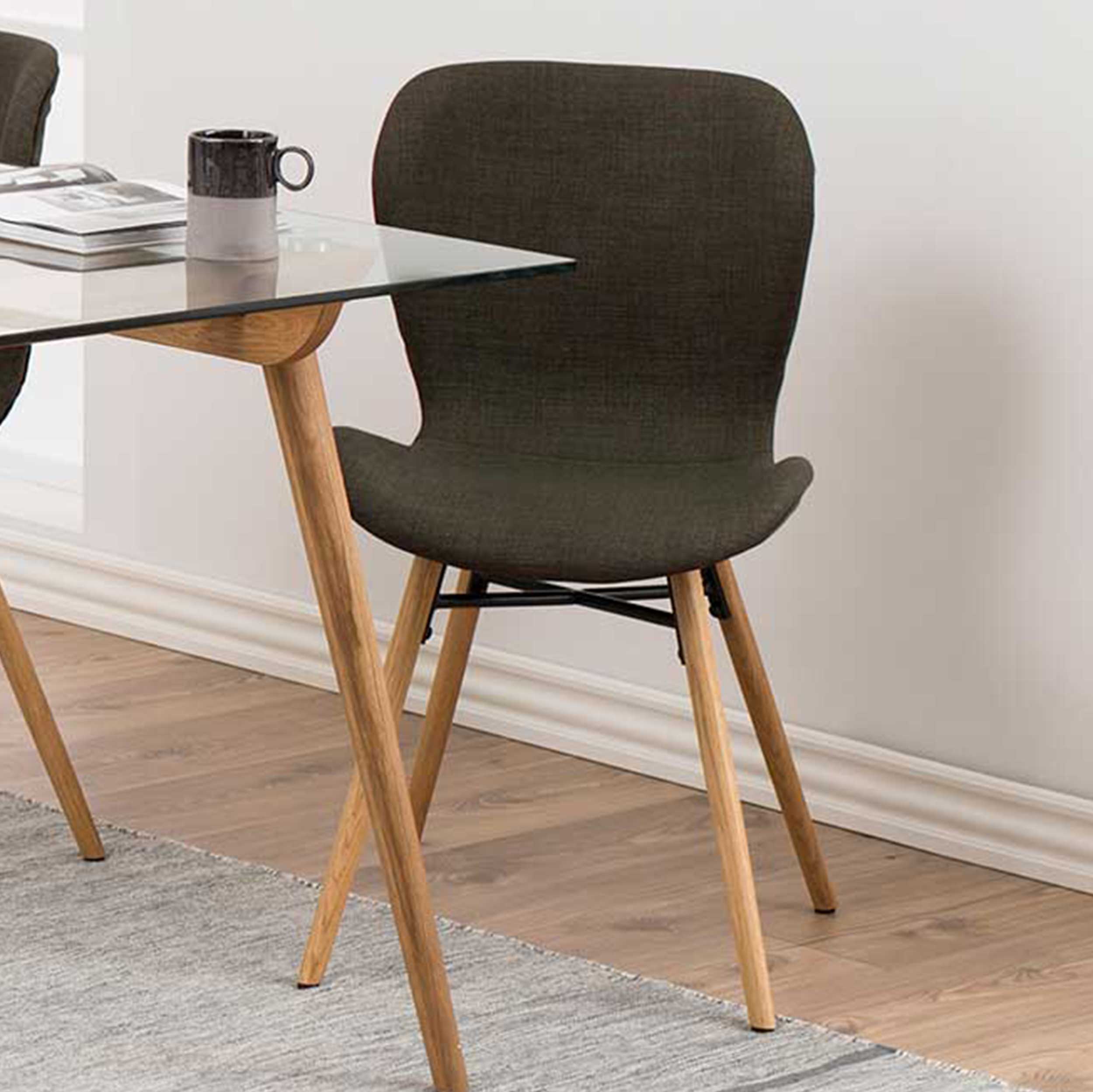 Chaise en tissu Tilda avec pieds obliques - kaki/chêne - Image 1