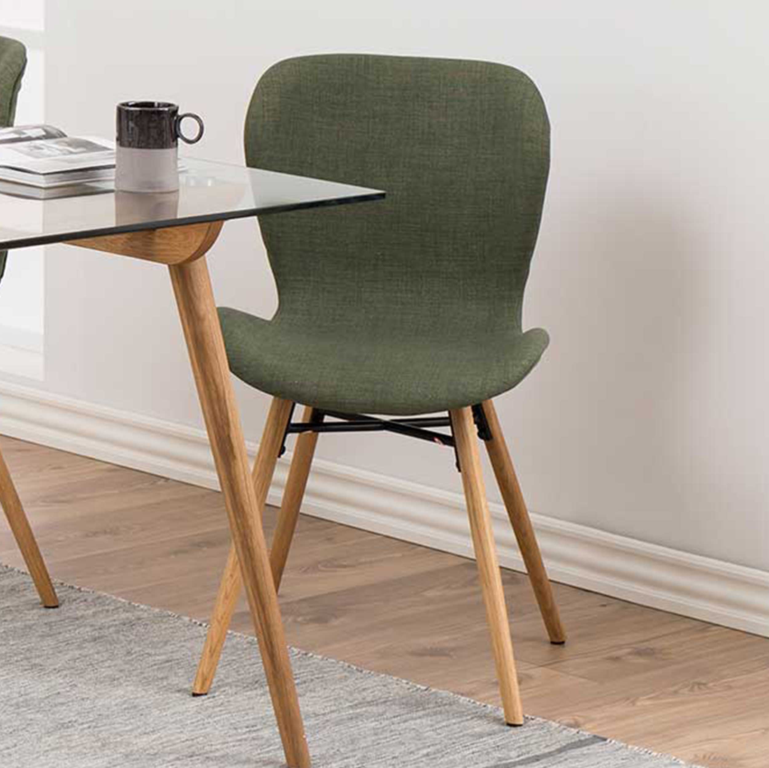 Chaise en tissu Tilda avec pieds obliques - vert/chêne - Image 1