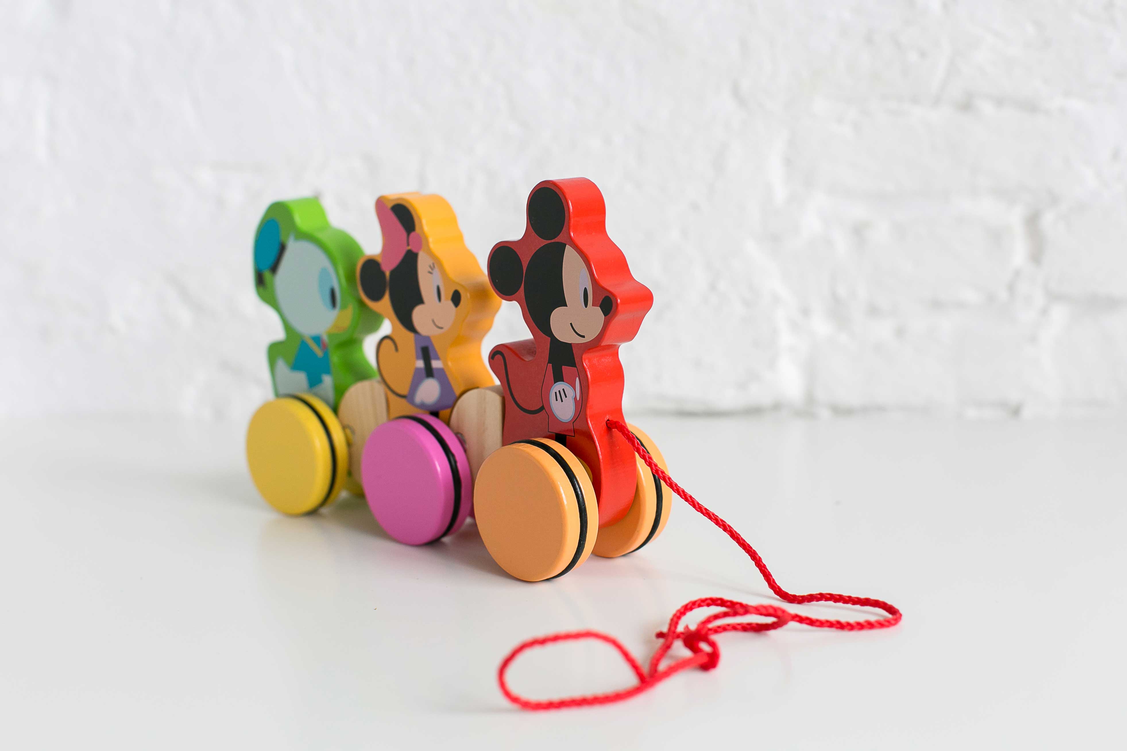 Jouet à tirer en bois Mickey Mouse - Image 2