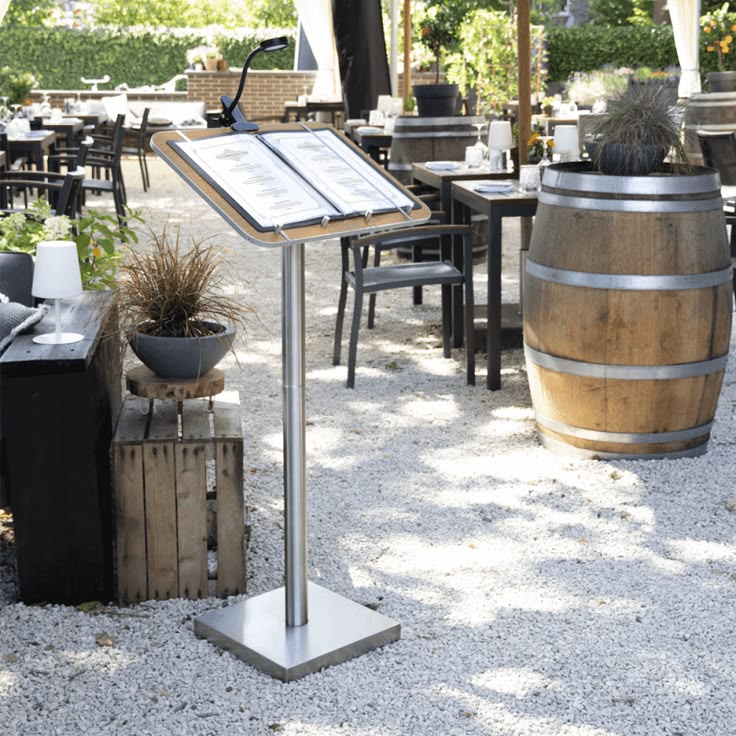 Porte-menu extérieur sur pied